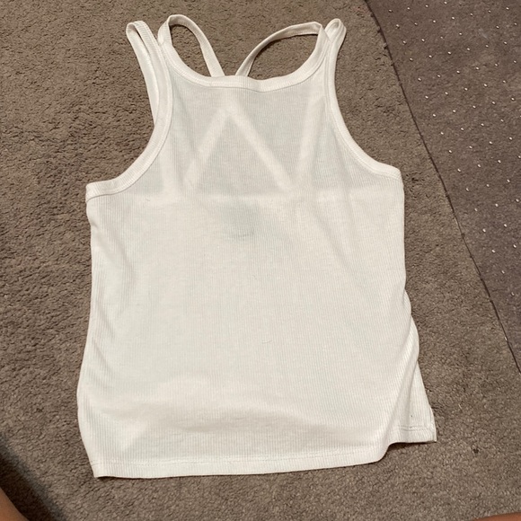 Rue 21 White tank, cross back. - Picture 1 of 3